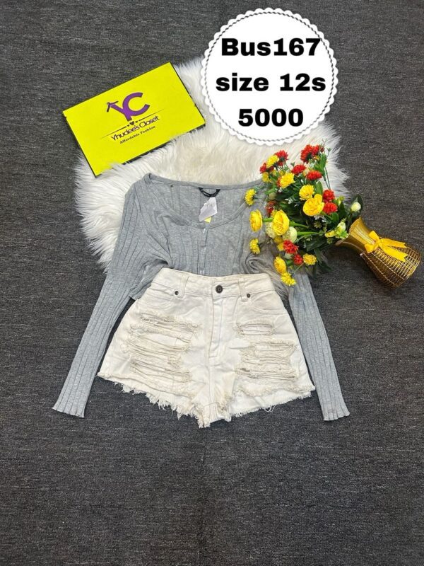 Stylish ripped bum short Size 12s