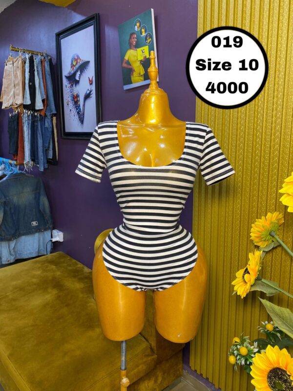 Short sleeves striped bodysuit Size 10