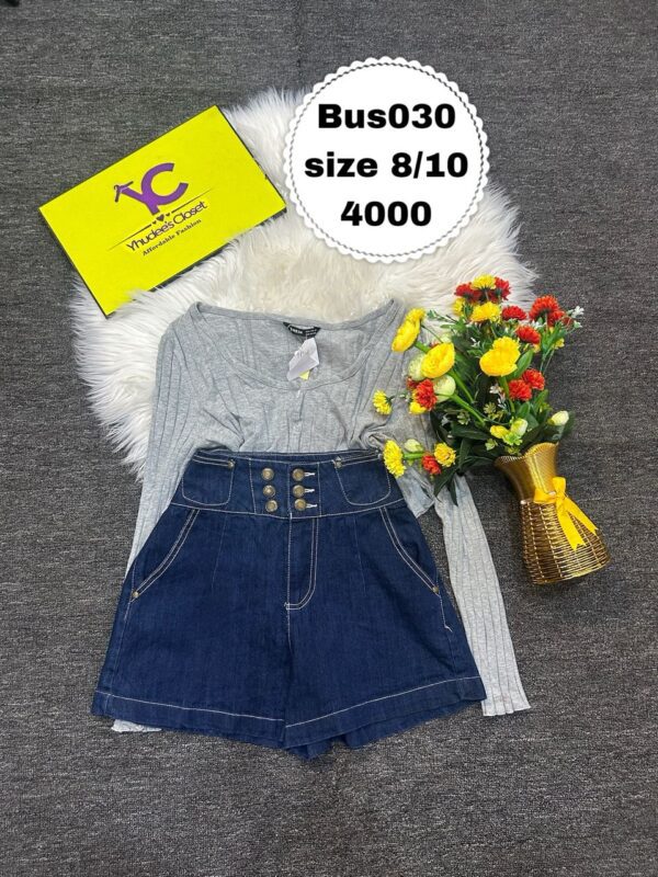 Stylish high waisted bum short Size 8/10