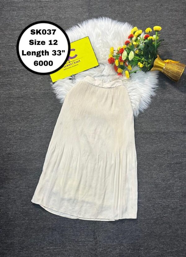 Cream long pleated Skirt Size 12 L 33”