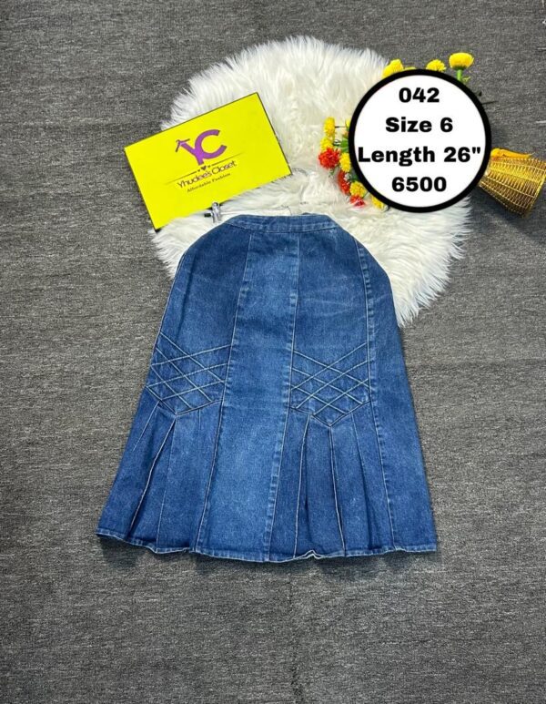 Blue flay Jean Skirt Size 6 L 26”