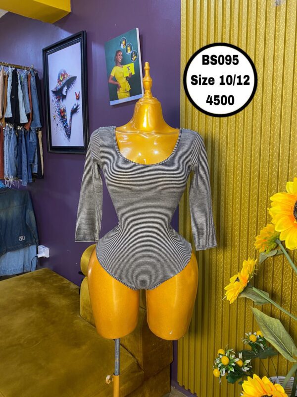 Short Sleeves striped bodysuit Size 10/12