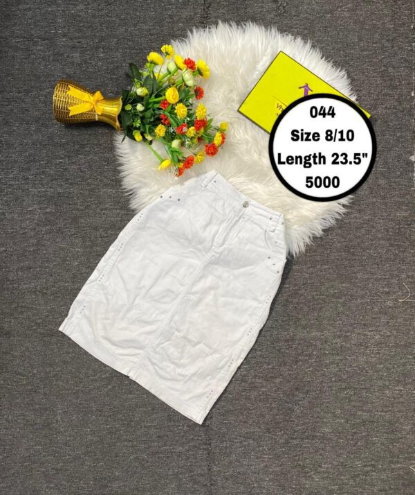 White jean skirt Size 8/10 L 23.5”