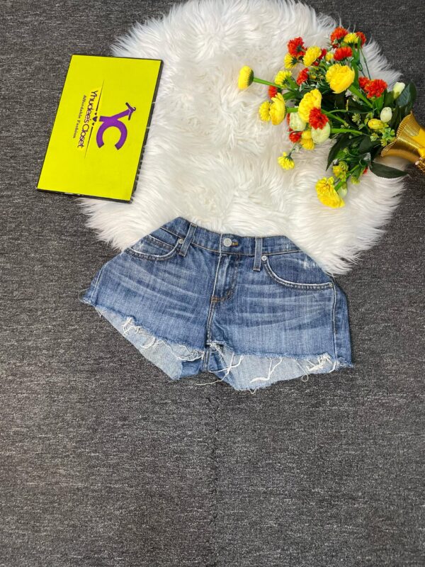 Low Style Hem Bum Short Size 6