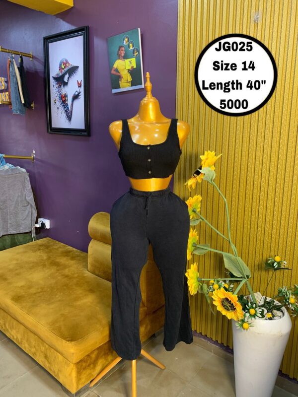 Black joggers Size 14, L 40