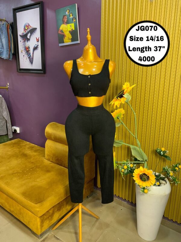 Black joggers Size 14/16, L 37