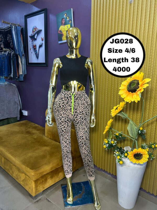 Leopard print joggers Size 4/6, L 38