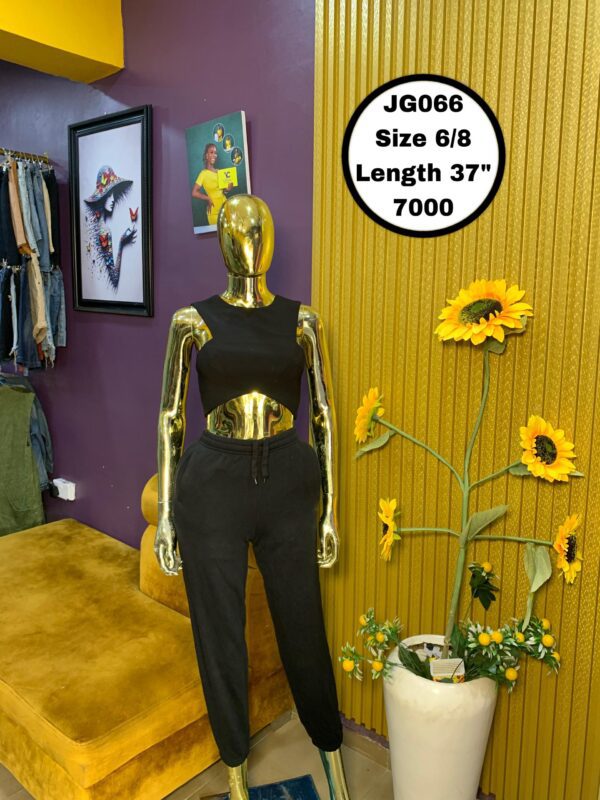 Black fitted joggers Size 6/8, L 37