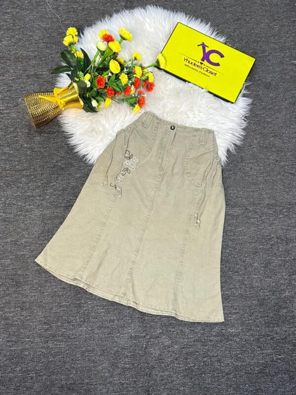 Carton color flay skirt Size 8 L 24”