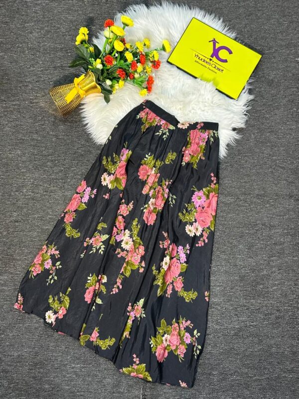 Floral long pleated skirt Size 12 L 37”