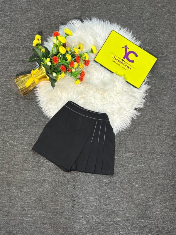 Black faux wrap skort Size 6 L 13”