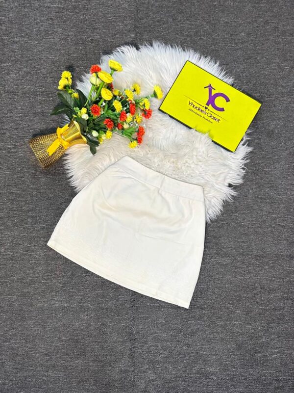 White mini skirt Size 10 L 15.5”