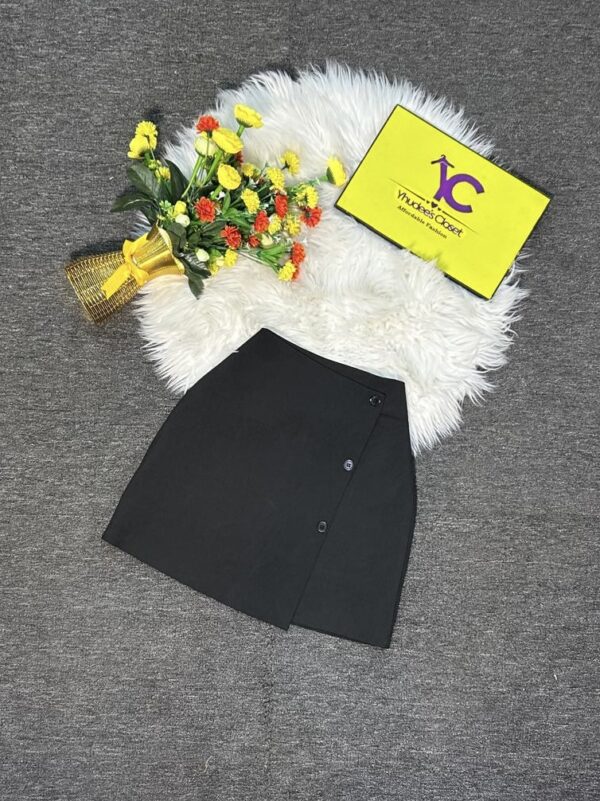 Black mini skirt Size 6/8 L 17”