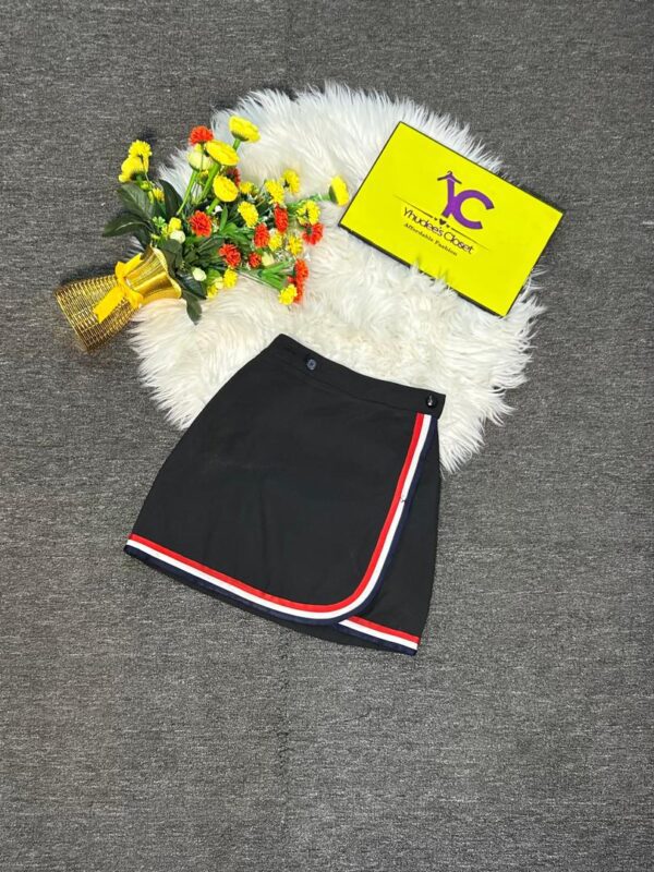 Black wrap mini skirt Size 8 L 16”