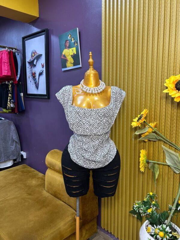 Vintage print off the shoulder light cotton top - size 18