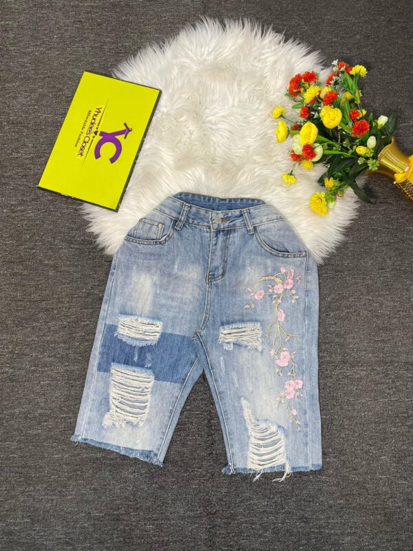 Floral Design Jean Short Size 8