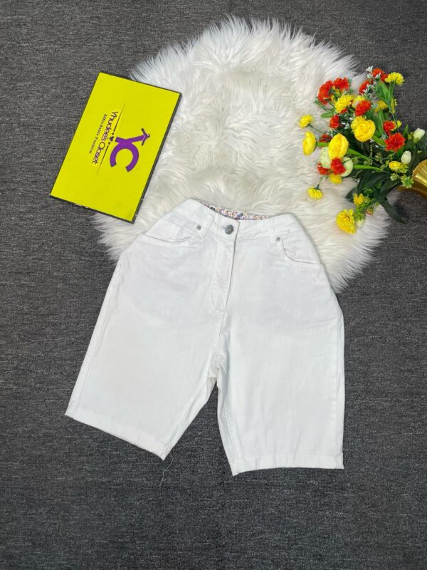 White Jean Short Size 12
