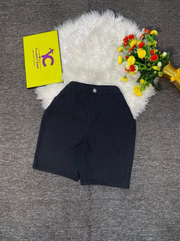 Stretchy Black Jean Short Size 14/16