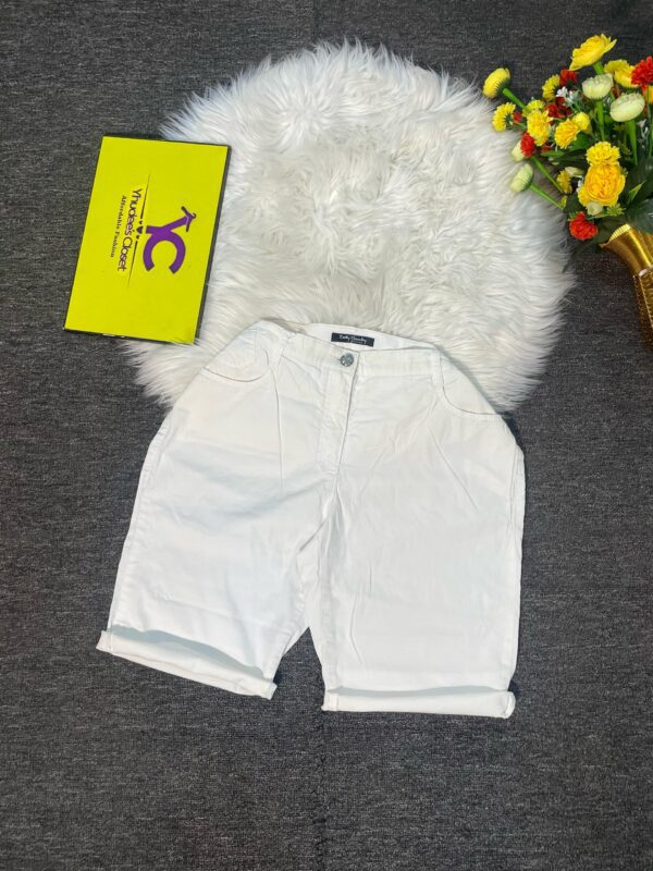 White Jean Short Size 12