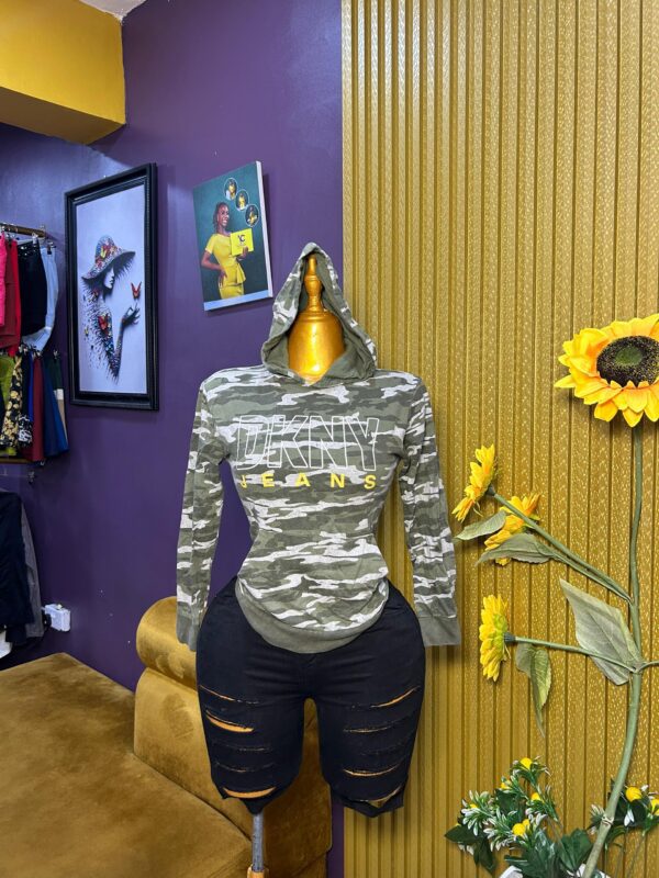 Army green hoodie - M