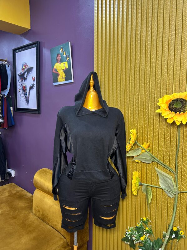 Black crop hoodie - S/M