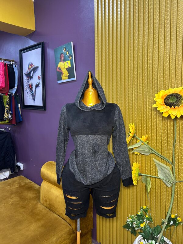 White and black hoodie - M