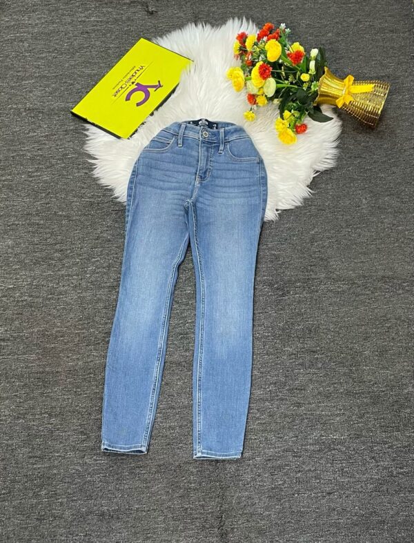 Blue skinny jean size 6 L 34.5