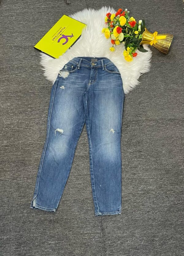 Ripped skinny jean size 10 L 36.5