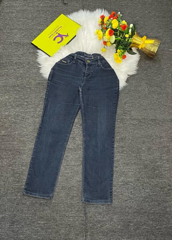 Dark blue jean size 10 L 38.5