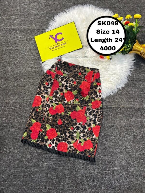 Floral corporate Skirt Size 14 L 24.5”