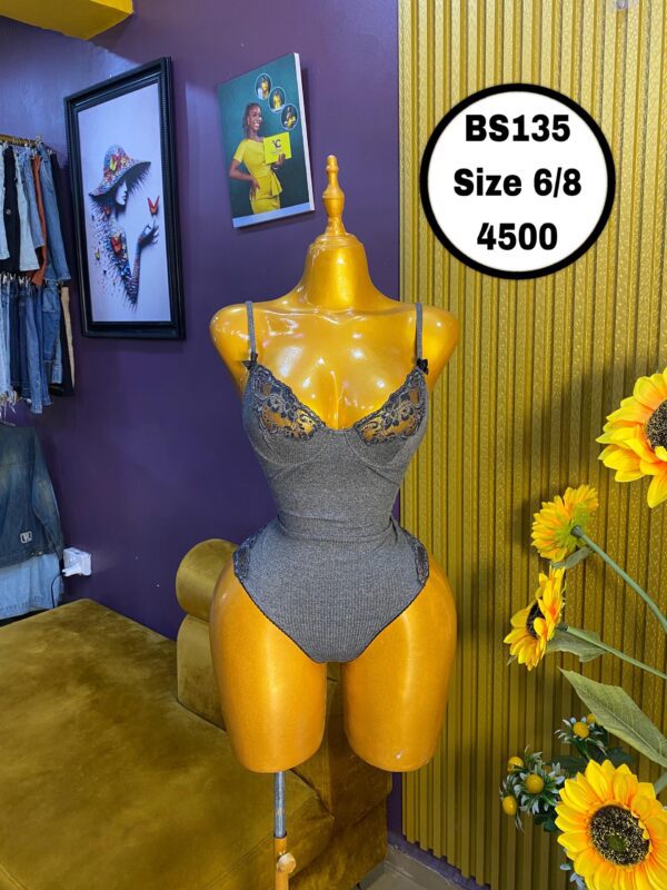 Sleeveless cupped bodysuit Size 6/8