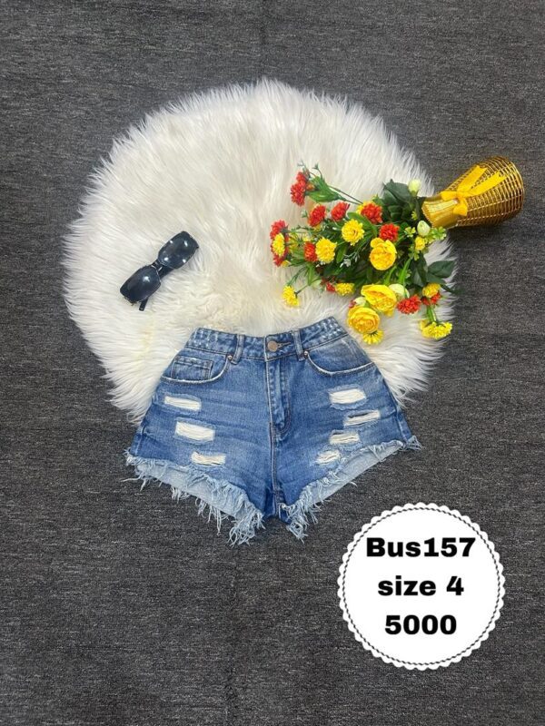 Stylish ripped bumshort Size 4/6