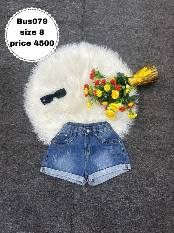 Stylish high waisted bumshort Size 8