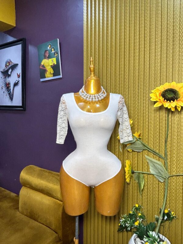 White bodysuit with lace sleeves Size 8/10