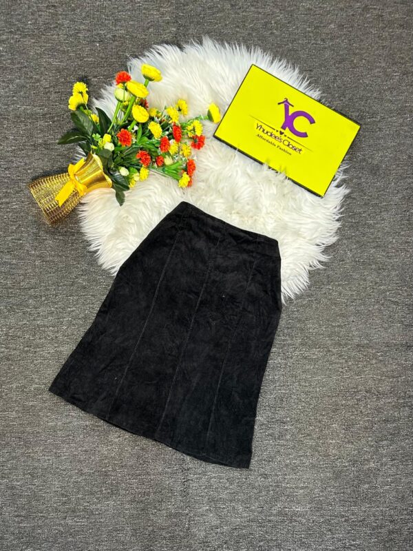 Black Sweed Skirts Size 8/10, L 21