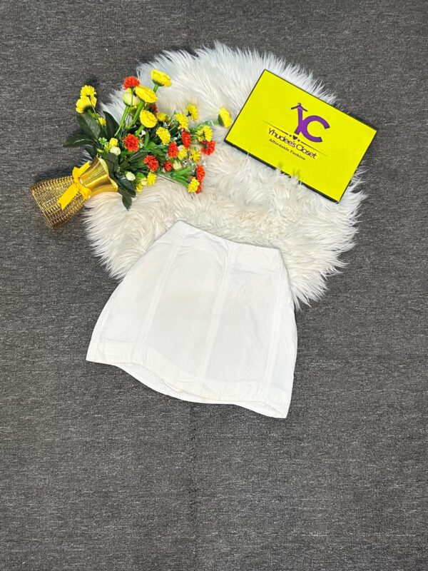 Short White Skirt Size 6, L 14