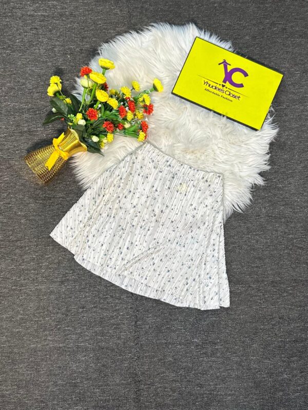 off white + Blue floral flay skirt Size 10 L 16