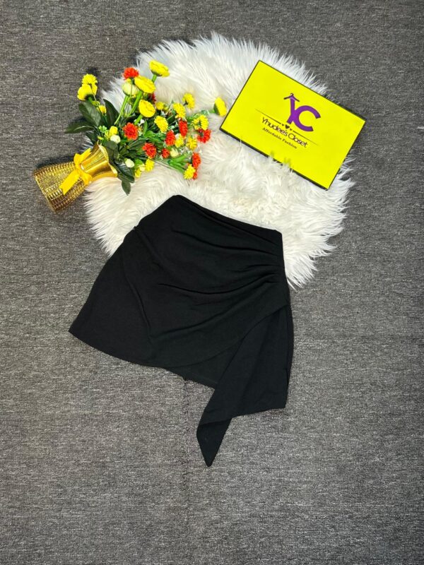 Black Skirt With Rush Design Size 10 L 16