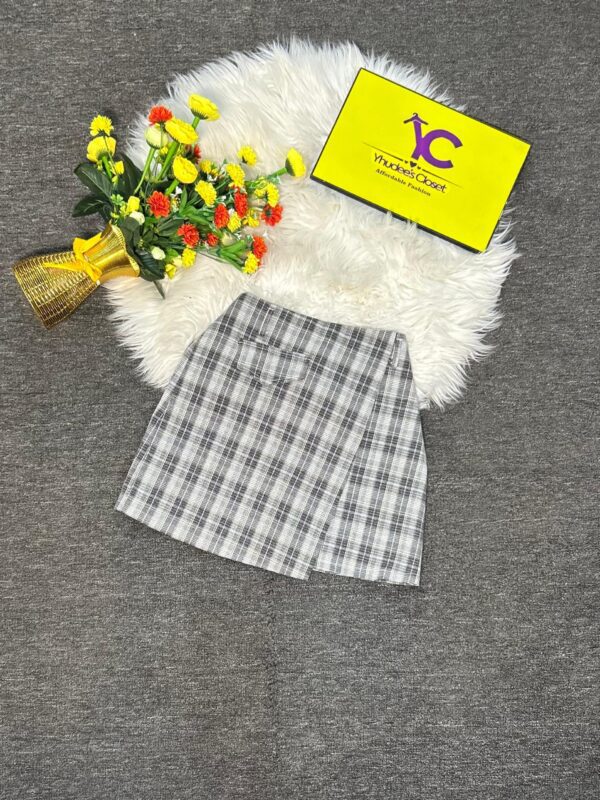 Ash checkered faux skirt Size 6/8, L 15