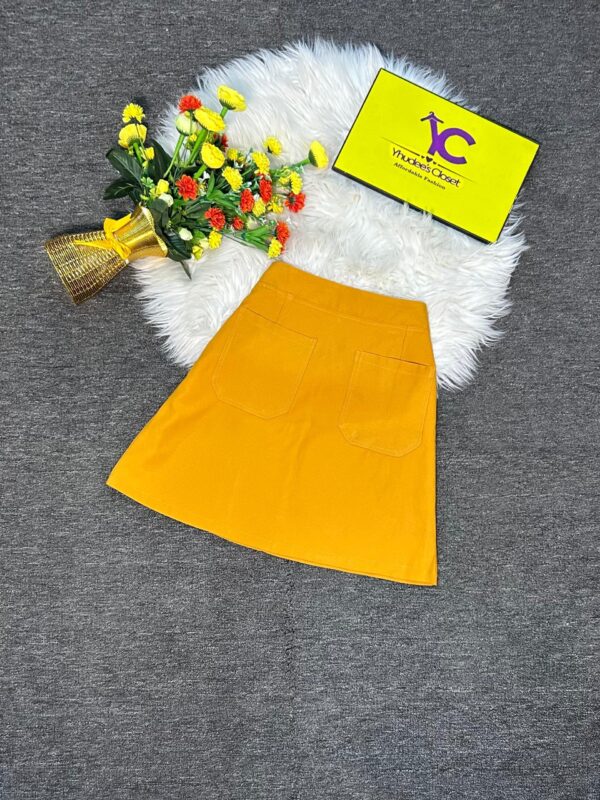 Mustard yellow skirt Size 8, L 18