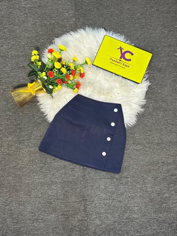 Navy blue skirt with iron buttons size 6/8, L 15