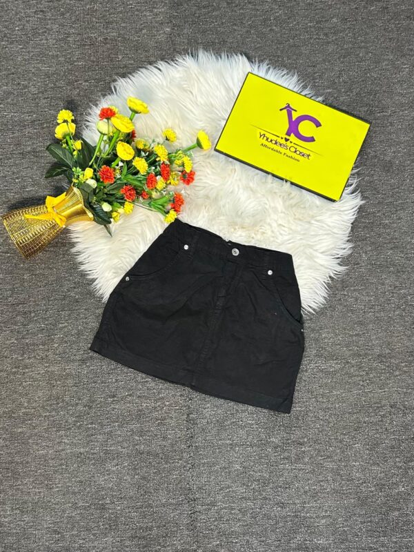 Black short skirt Size 10, L 14