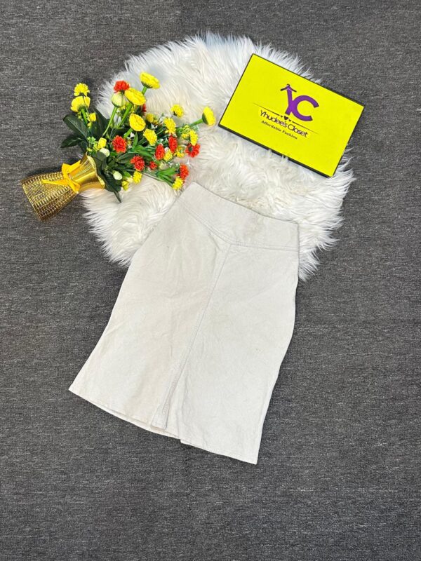Milky Sweed Skirt size 10, L 22
