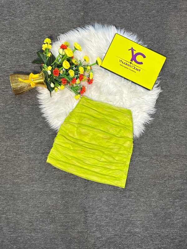 Lemon rushed skirt Size 6/8, L 15