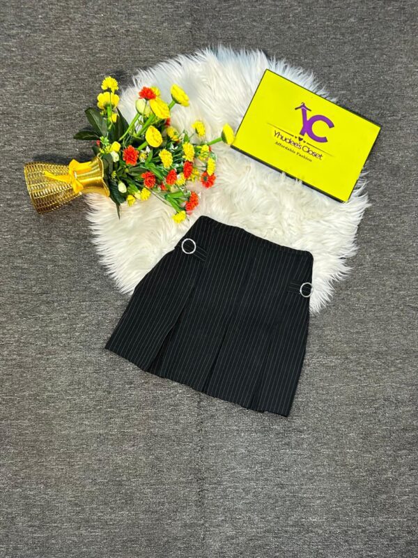 Black + white striped skirt size 6, L 16