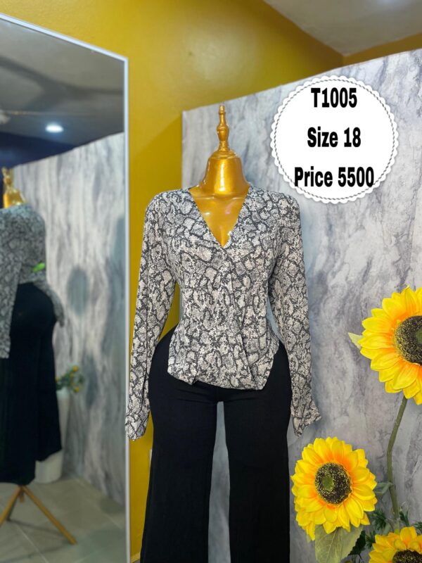 T1005 - Snake print wrap-style top (18)