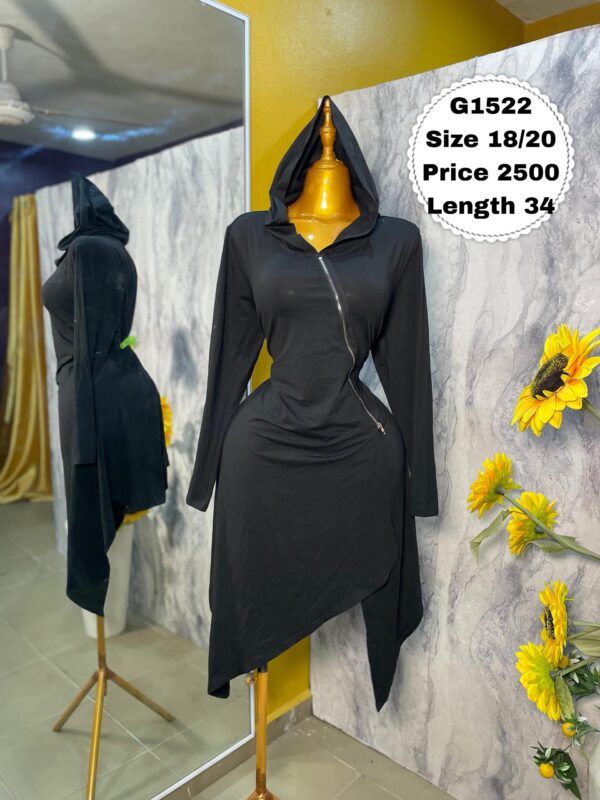 G1522 - Black hooded asymmetric dress (18/20)