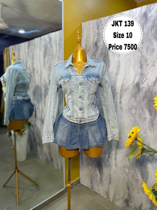 JKT139 - Light-wash denim jacket (10)