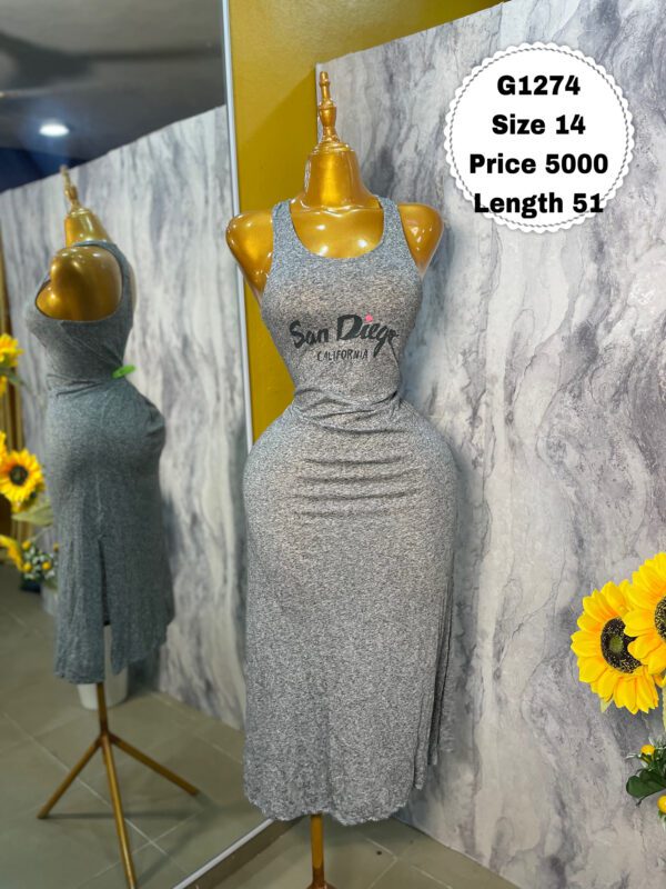 G1274 - Beautiful sleeveless dress with side slits | Size 14