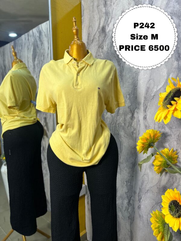 P242 - Plain yellow collar polo (M)